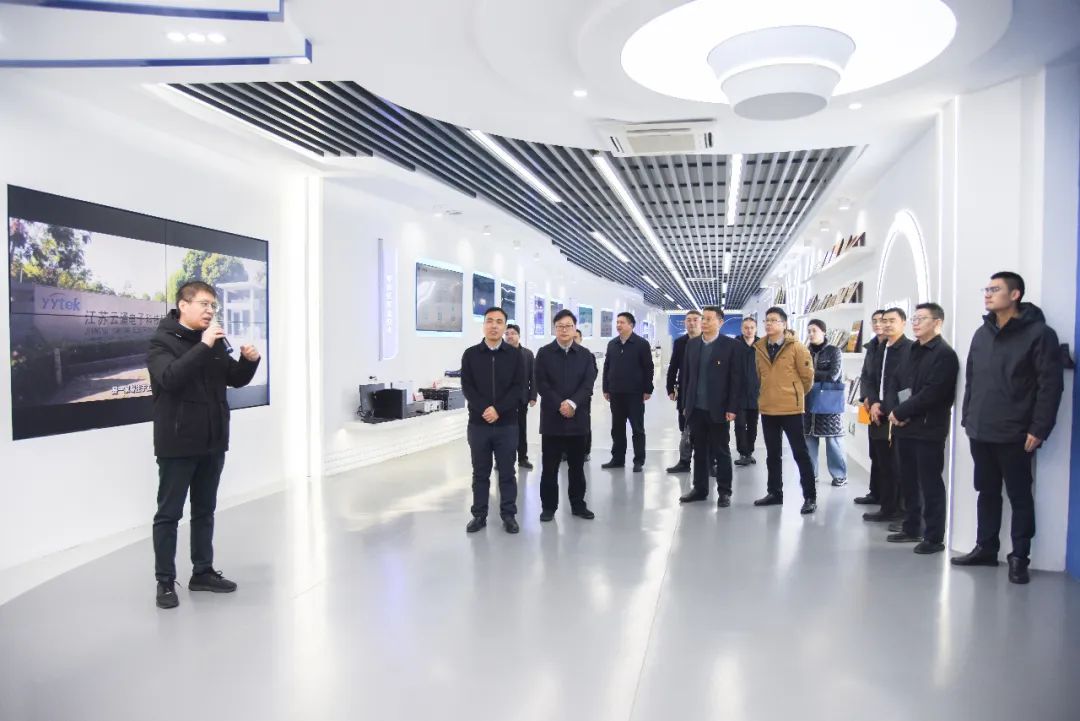 海陵区电子信息产业服务专班莅临best365中文版开展企业行活动