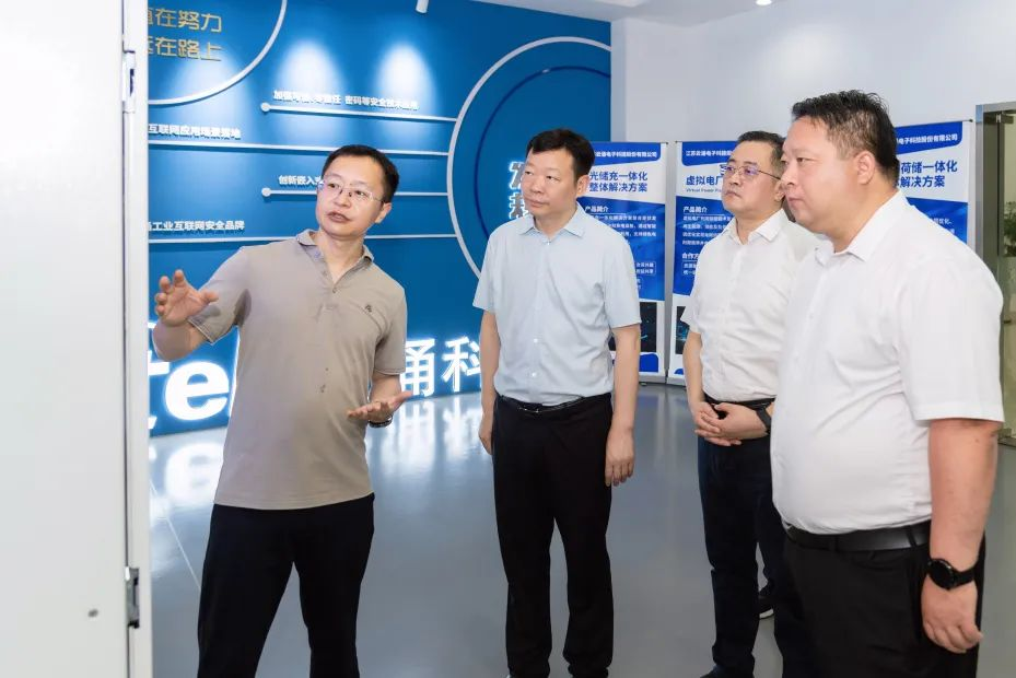 区委副书记、区政府党组书记夏爱东一行莅临365beat中文网专题调研指导工作